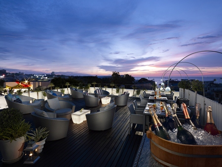 Is there anything better than relaxing while the sun goes down with a cold drink in one hand and some dusitD2 baraquda tapas in the other?