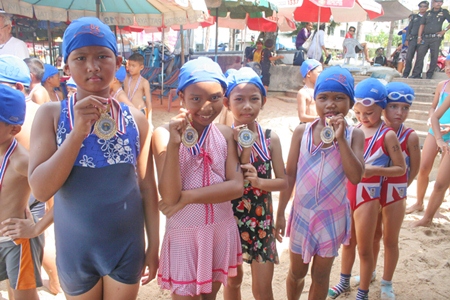 Children show their medals from the Rotary Club of Jomtien-Pattaya.
