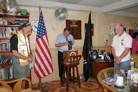 A minute of silence is held to pay homage to veterans around the world.