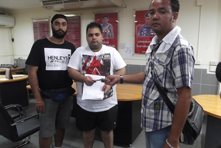 Tourists Jaspret Singh and Chuadet Dawan stated in writing that they were pleased to get their money back. 