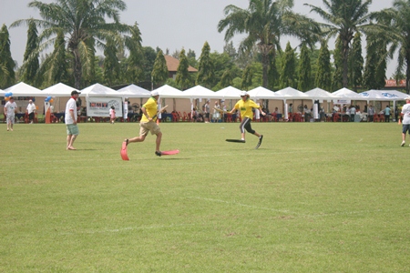 A competitive and fun cricket match between the Australians and English.