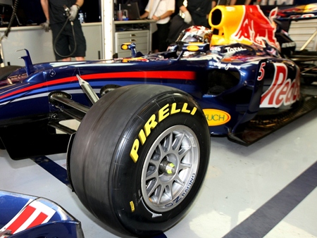 Racing Pirelli. 