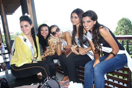 Contestants smile for the camera at Central Festival Pattaya Beach. 