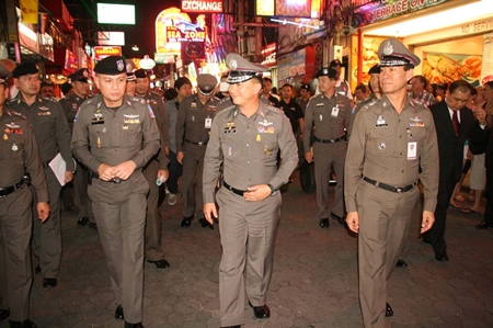 Gen. Adul Saengsingkaew (2nd right) tours Walking Street with local commanders and officers. 
