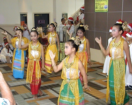 Dressed in traditional Thai costumes, these young ladies look lovely as they perform a variety of Thai and Christmas songs.