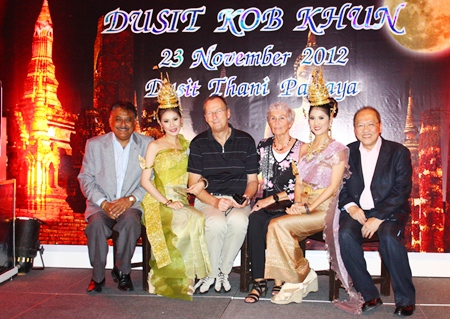 Hotel General Manager Chatchawal Supachayanont (right) sits for a commemorative photo with Pattaya Mail Media Group Managing Director Pratheep Malhotra (left), and close friends Peter and Erika Strehlua (center). 