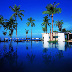 Surrounded by the ancient forests of Khao Sok and facing out towards the legendary Similan Islands, Ramada Resort Khao Lak offers guests luxury accommodation in an awe-inspiring setting.