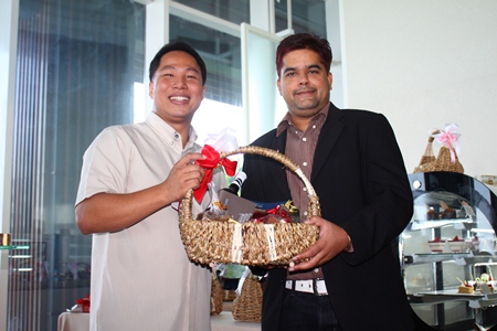 Tony Malhotra, Asst. MD of Pattaya Mail Media Group receives a basketful of Christmas and New Year good wishes from Dhaninrat Klinhom, Marketing Communications Manager for Hilton Pattaya recently.