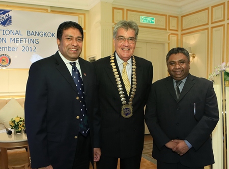 Skål International Bangkok, part of the travel and tourism industry networking organisation which has 19,000 members worldwide, met at the Dusit Thani hotel in Bangkok recently to discuss aviation issues in Thailand. Guest speakers were two Bangkok-based airline industry experts: Sharuka Wickrama-Adittaya (left), GM of Sri Lankan Airlines and Joe Rajadurai (right), GM at Qatar Airways. Pictured centre is Skål International Bangkok President Dale Lawrence who moderated the panel discussion.