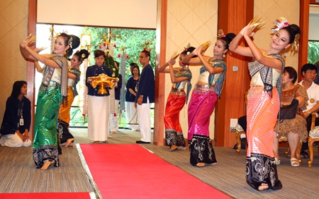 Lanna dancers lead the Tung procession with Sopin Thappajug at its head.