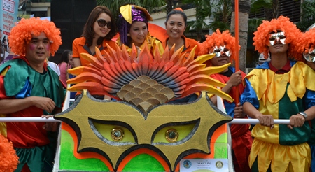 They didn’t win the race, but the Pullman Pattaya Hotel G team did win the most colorful costume trophy in this year’s running of the Pattaya Bed Race.  Organized by the Rotary Club of Pattaya, for the 5th straight year a convoy of decorated “beds” raced along Beach Road, much to the amusement of the thousands of tourists who lined the streets to watch. 