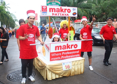 The Makro Pattaya team cooks up some fun during the opening parade.