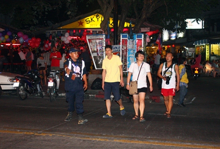 Thappraya 2013 volunteers working hard to provide safety for tourists and facilitating traffic on Pattaya Naklua Road.