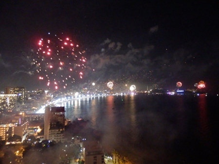 Pattaya Bay at the stroke of midnight on New Year’s Eve is an incredible sight. (Photo by Peter Malhotra)