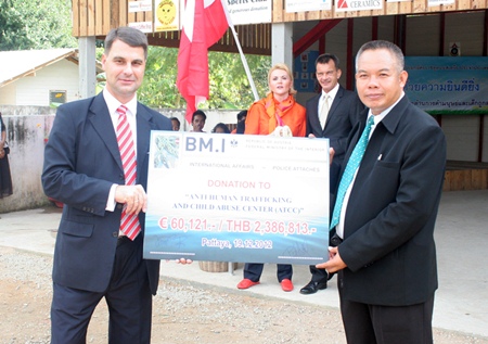 Ambassador Dr. Johannes Peterlik hands over a check to Supagon Noja, the director of the ATCC.