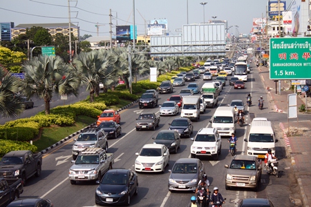 It’s the same old story: every holiday and long weekend brings gridlock to Pattaya, from Sukhumvit Road (shown here) to the beach.  This year was no different during the weeklong Countdown to 2013, making it nigh on impossible at times to travel from one end of Pattaya to the other. 