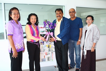 Rotary Club Plutaluang Charter President Sumon Jaikid, MD of Sattahip Khosana and Past Assistant Governor Onanong Siripornmanut, Managing Director, ON Academy Home of English present Peter Malhotra with a gift to wish the Pattaya Mail and our staff a Happy New Year and to congratulate us on the move to our new premises.