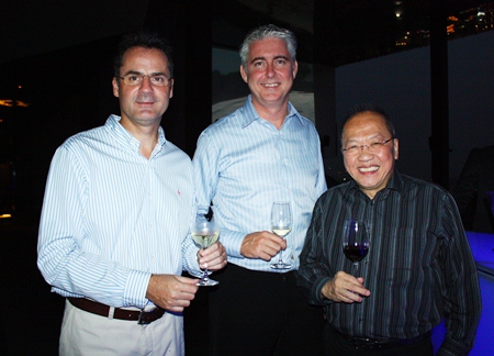Chatchawal Supachayanont (right) welcomes the Amari Orchid Pattaya managers, Resident Manager Richard Margo (left) and General Manager Brendan Daly (center).