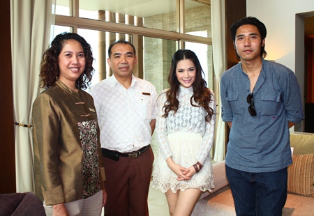 Actress and TV anchor “Bovy” Atthama Chiwanitchaphan (2nd right), together with Kittikhun Siripongpraiwan (right), TV producer of “Nee Tiew” were in town recently to film their new show. They were welcomed to the Centara Grand Mirage Beach Resort, Pattaya by Wuthisak Pichayagan (2nd left), Executive Assistant Manager - Food & Beverage and Usa Pookpant (left), Public Relations Manager.