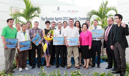 The Royal Cliff Hotels Group held a gathering to thank and honour the top Russian travel agents recently. On hand to welcome them were Group Managing Director Panga Vathanakul (4th right), Vice-President Vathanai Vathanakul (right), Director of Sales & Marketing Victor Kriventsov (second row, 4th right) and Counselor Andrey Dvornikov, Head of the Consular Section, Embassy of the Russian Federation to Thailand.