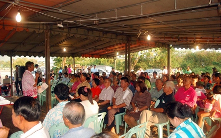 Sattahip Mayor Narong Bunbancherdsri (left) presides over a town hall meeting at Thummasiri Suksa School.