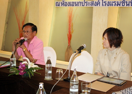 Phanom Yodyiem (left), a disabled-lifestyle development officer from the Social Development and Human Stability Office in Chonburi, talks to THA members about Thailand’s employment laws, as THA-EC president, Bundarik Kusolvitya listens in.