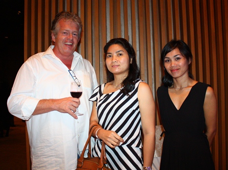 (L to R) Frank Lok, Kochakorn Sanpakdee, Agency & Office Manager Pattaya & Eastern Seaboard and Suchada Buasane, Senior Sales Executive Pattaya & Eastern Seaboard from Savills.