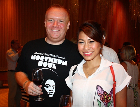 Earl Brown (left), Eastern Seaboard Manager of the Sutlet Group chats with Sudaporn Changthong, Director of Infinity Magazine.