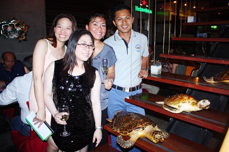 (L to R) Chutima Jeeramongkol, Yuwathida Jeerapat, Tina Termsomket, and CDR. Kwanmoung Karestre host a charity evening to “save the turtles”.