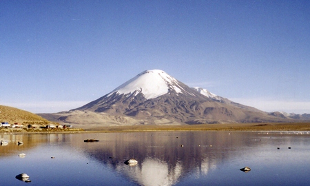 Parinacota: a volcanic mountain in Northern Chile. (Photo: Gerd Breitenbach)