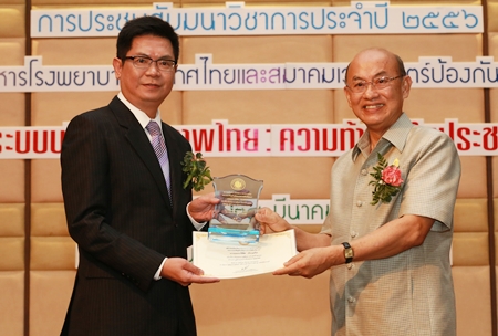 At a ceremony recently held at the at Bamrasnaradura Infectious Diseases Institute, Privy Councilor Professor Dr. Kasem Wattanachai, representing the Thailand Hospital Administrator Association, presented the “Best Hospital Executives award Year 2012, in the Best Private Hospital Executives” category to Dr. Pichit Kangwolkij, Deputy CEO-Group 3 and Director of Bangkok Hospital Pattaya.