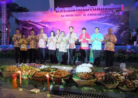 Mayor Itthiphol Kunplome leads city officials in saying prayers at the beginning of the ceremonies.