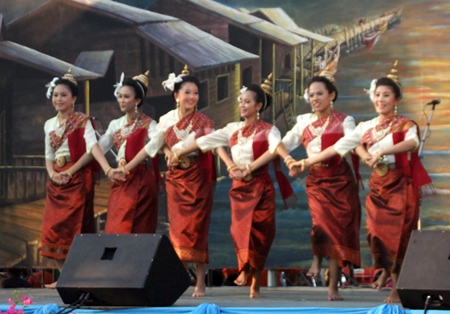 Students from Pattaya School #9 give a great performance.