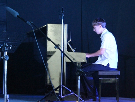 Year 10 GCSE music students performing a beautiful “Thai love song”.
