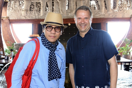 It was no laughing matter when Andre Brulhart (right), GM of Centara Grand Mirage Beach Resort Pattaya welcomed famous Thai stand-up comedian ‘Nose’ Udom Taepanich to the resort recently.