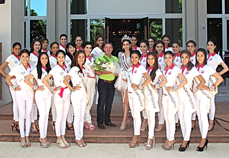 Garth Solly (centre), GM of the Holiday Inn Pattaya had the distinct pleasure of welcoming beautiful contestants of the Miss Tiffany Universe 2013 at the hotel recently. The charming and talented beauty queens were in Pattaya on a promotional tour before the final rounds of the beauty pageant.