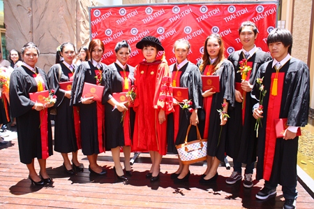 Dr. Piyadee Prasertsom (center), director of Thai-ITOH College, congratulates the 2013 graduates.