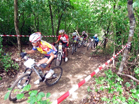 Riders tackle the challenging 6.5km mix-terrain course on Pratamnak Hill.