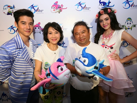 (L to R) Mario Maurer, M.L. Nandhika Varavarn, Puttipong Prasarttong-Osoth, and Davika Hoorne launch the airline’s cartoon mascots.