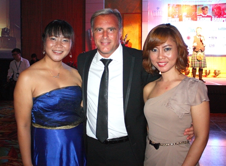 Clayton Blackmore is flanked by the lovely Kaew and Teay.