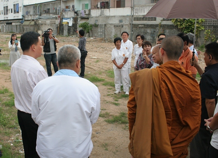 Luangphor Viriyang Sirintharo graciously agrees to inspect the site where a branch of the Willpower Institute would be constructed.