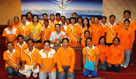 Pattaya Environment Office staff gather around Mayor Itthiphol Kunplome after the seminar.