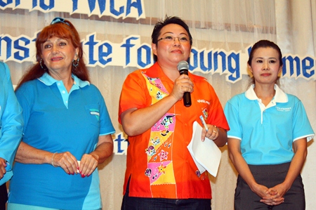 Janjira Thaibunthit (center) welcomes everyone to the event, whilst YWCA President Praichit Jetpai (right) and Pattaya Blatt’s Elfi Seitz listen in.