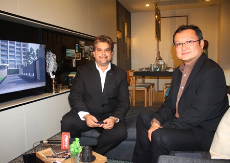 Uthai Uthaisangsuk, Senior Executive Vice President – Business Development & Project Development Division (High Rise) Sansiri PLC (right) talks with Pattaya Mail Media Group’s Marketing Director Tony Malhotra (left).