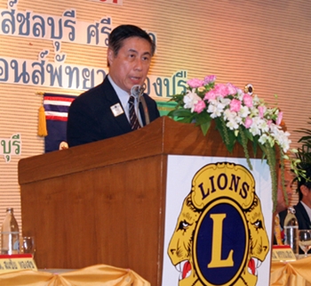 Sakchai Taechaewet, past president of Lions 310C, presides over the installation ceremony for the 4 clubs for the 2013-2014 year.