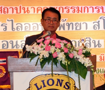Pol. Capt. Somchai Thongsukh, former president of the Lions Club of Pattaya, provides his opening address.