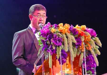 Aphinant Bunyaung, director of the Colosseum Show Pattaya, welcomes honored guests and the general audience to his new show.