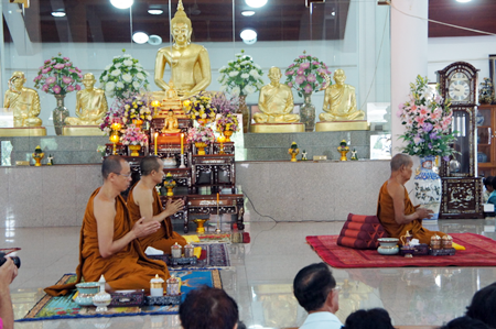Chonburi Chief of Monks Than Jaokhun Worapot Punyajan presides over the July 9 “Mahaburaphajan” event attended by 48 monks from around the country.