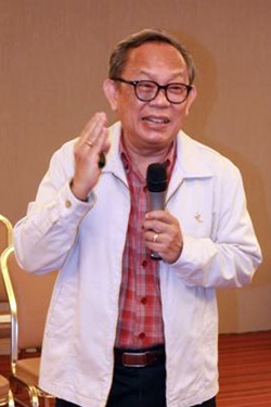 Researcher Wirat Jeerchatrangkun leads a July 3 forum at the J Trio Hotel organized to collect data on improving services and solving problems.