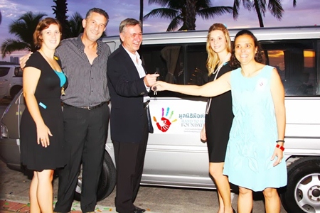Nigel Cornick, CEO Kingdom Property hands over the keys to a Mercedes Benz Van to Marge Grainger for the Hand-to-Hand Foundation in Pattaya.